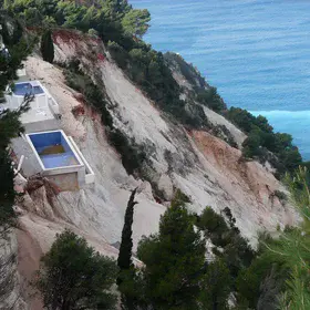 Earthquake-induced failures: Lefkada, Greece 2015 event