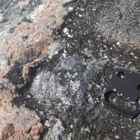 Graphite in a contact zone between a pegmatitic dyke and a amphibolite
